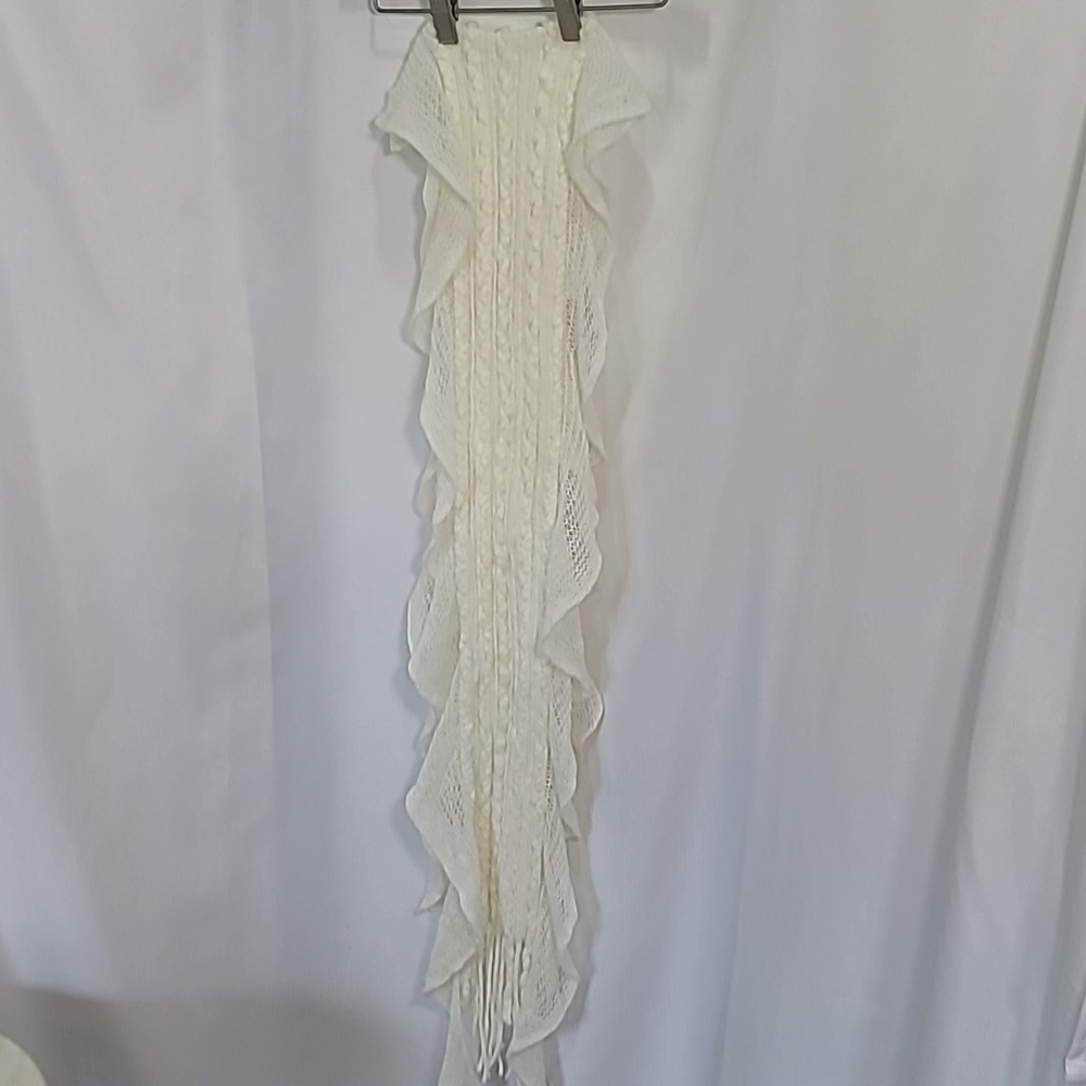5/$30 NWT Acrylic Knit Frill Trim Cream
